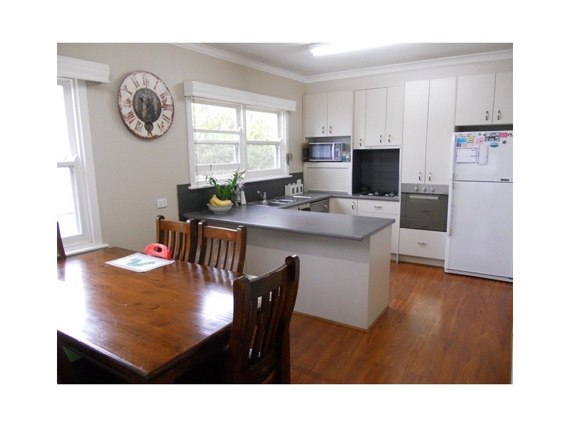 9 Edinburgh Road, Edenhope VIC 3318