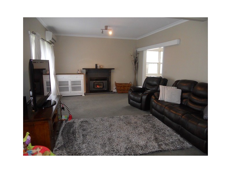 9 Edinburgh Road, Edenhope VIC 3318