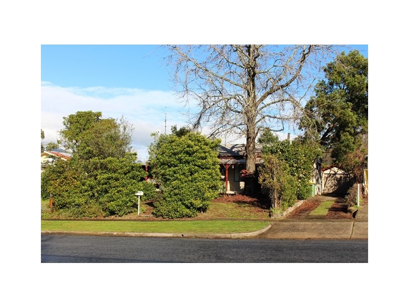 13 Hillside Ave, Eildon VIC 3713