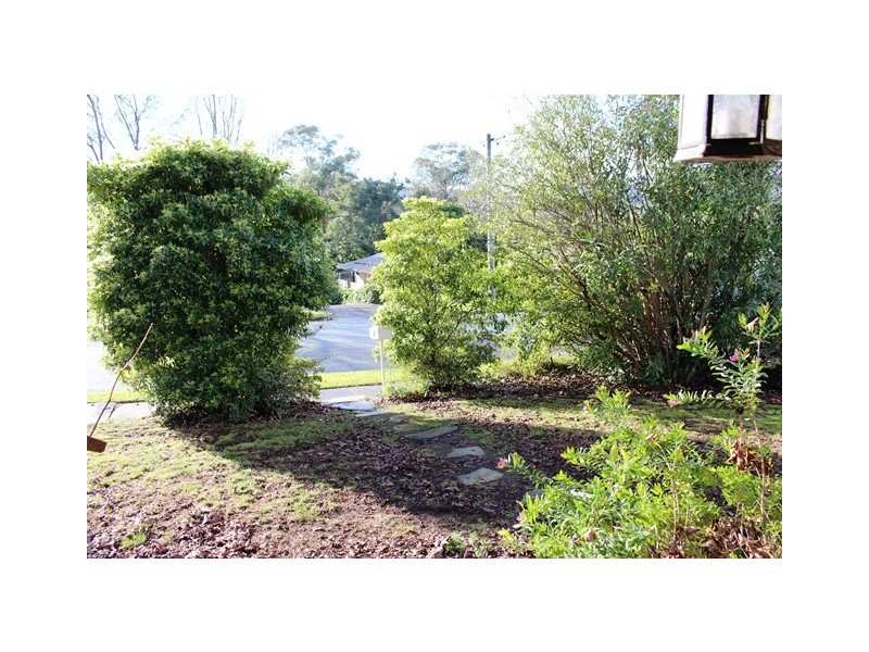 13 Hillside Ave, Eildon VIC 3713