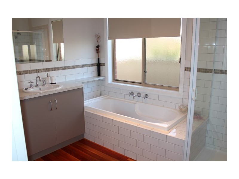 14 Monash Drive, Benalla VIC 3672