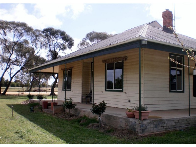 82 Hamilton Rd, Coonooer Bridge VIC 3477