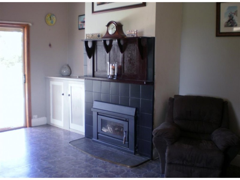 82 Hamilton Rd, Coonooer Bridge VIC 3477