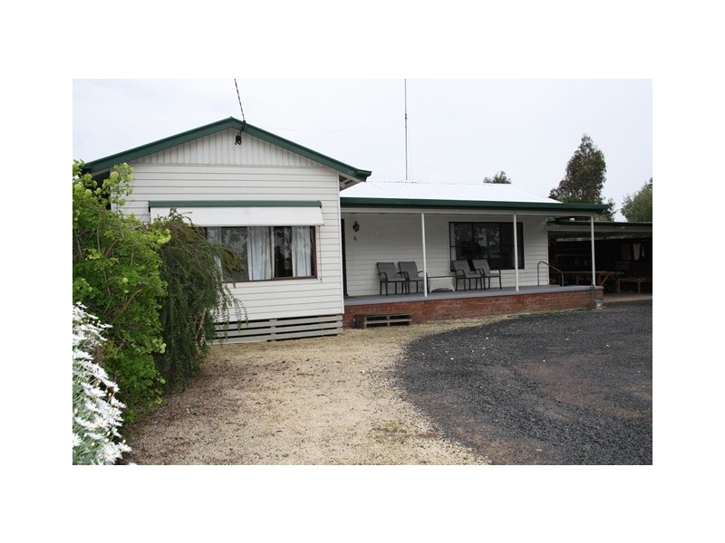 4 Elizabeth St, Edenhope VIC 3318