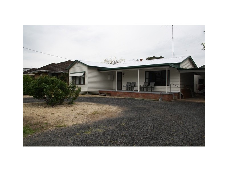 4 Elizabeth St, Edenhope VIC 3318