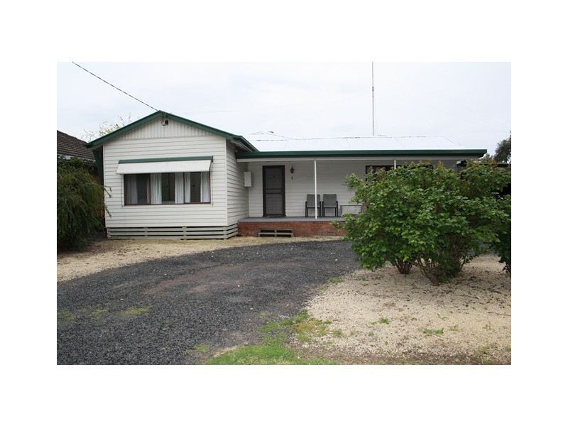 4 Elizabeth St, Edenhope VIC 3318
