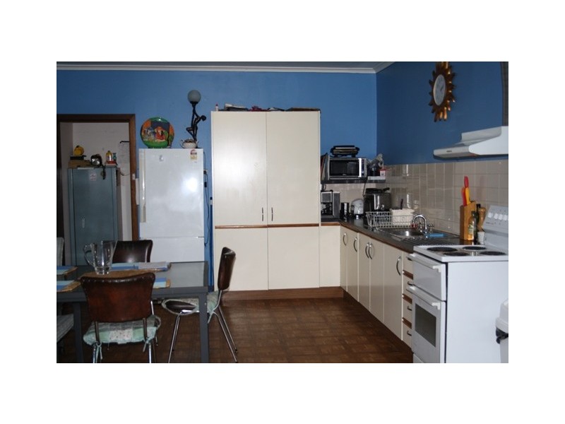 4 Elizabeth St, Edenhope VIC 3318