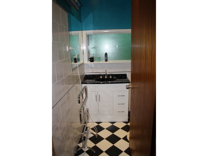 4 Elizabeth St, Edenhope VIC 3318