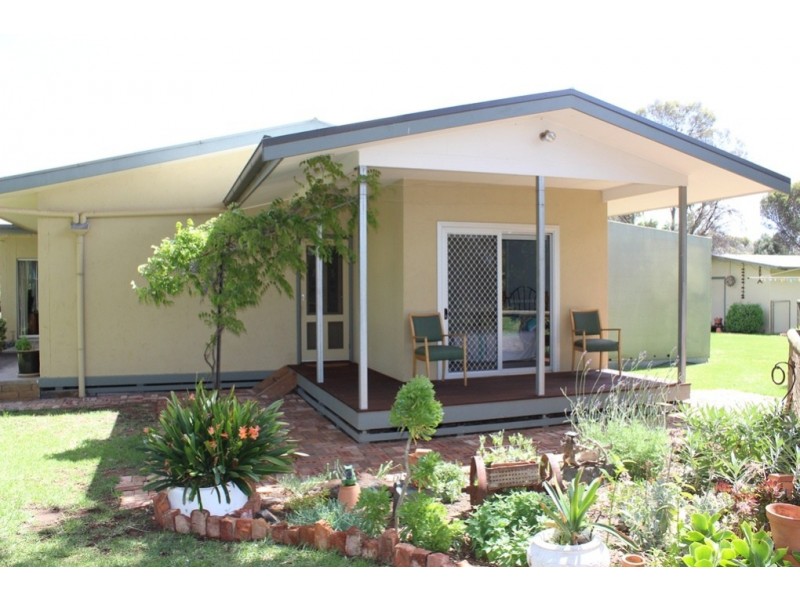 16 Woolstons Lane, Swan Hill VIC 3585