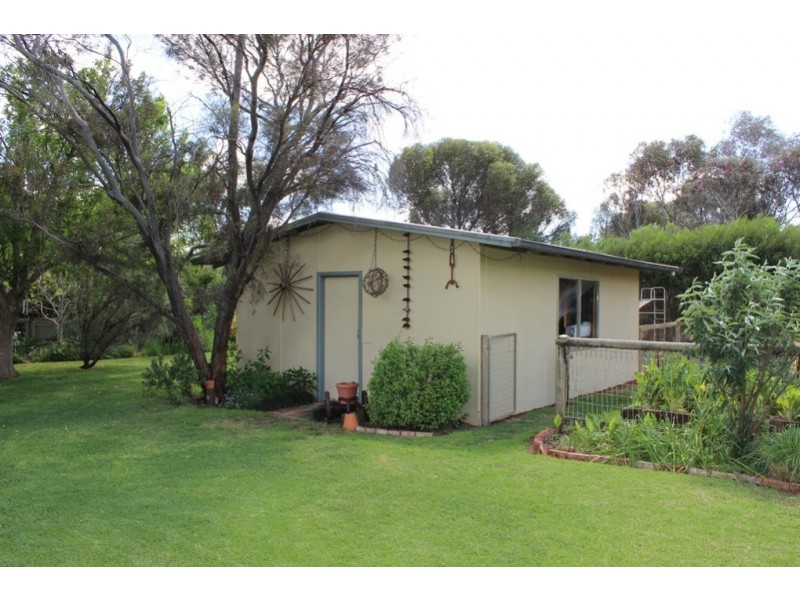 16 Woolstons Lane, Swan Hill VIC 3585