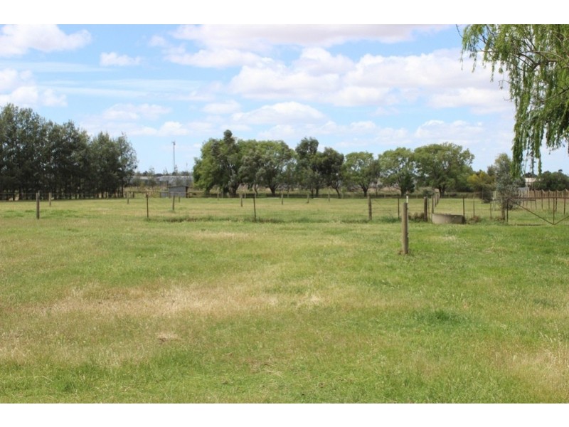 16 Woolstons Lane, Swan Hill VIC 3585