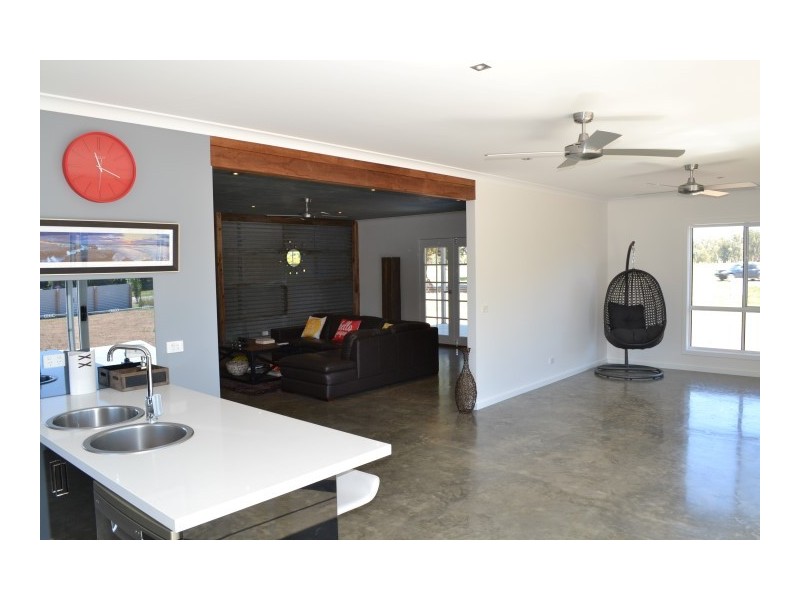 8 Silva Drive, Benalla VIC 3672