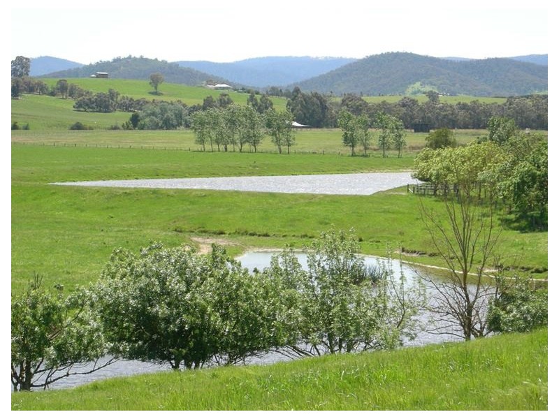 104-106 Bleases Lane, Yarra Glen VIC 3775