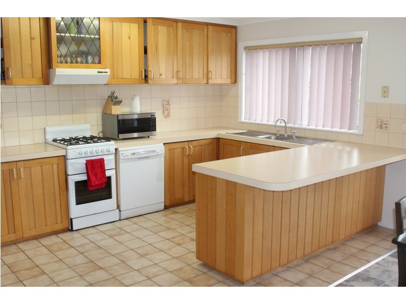 27 Anderson Street, Heyfield VIC 3858