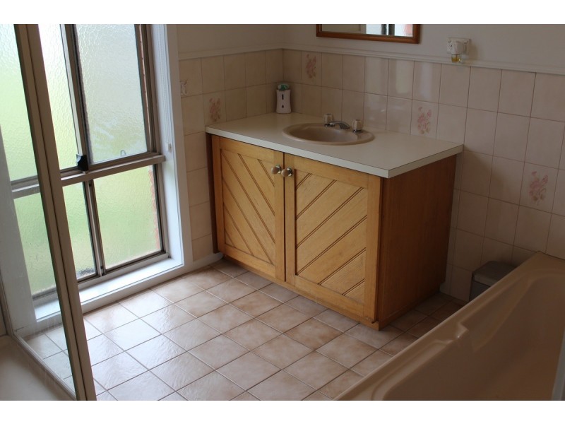 27 Anderson Street, Heyfield VIC 3858