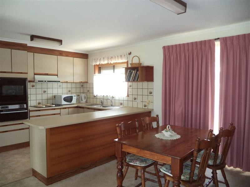 Unit 2/53 Shadforth Street, Kerang VIC 3579