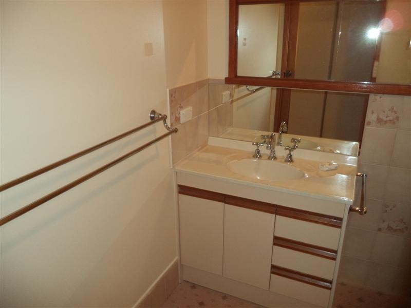 Unit 2/53 Shadforth Street, Kerang VIC 3579