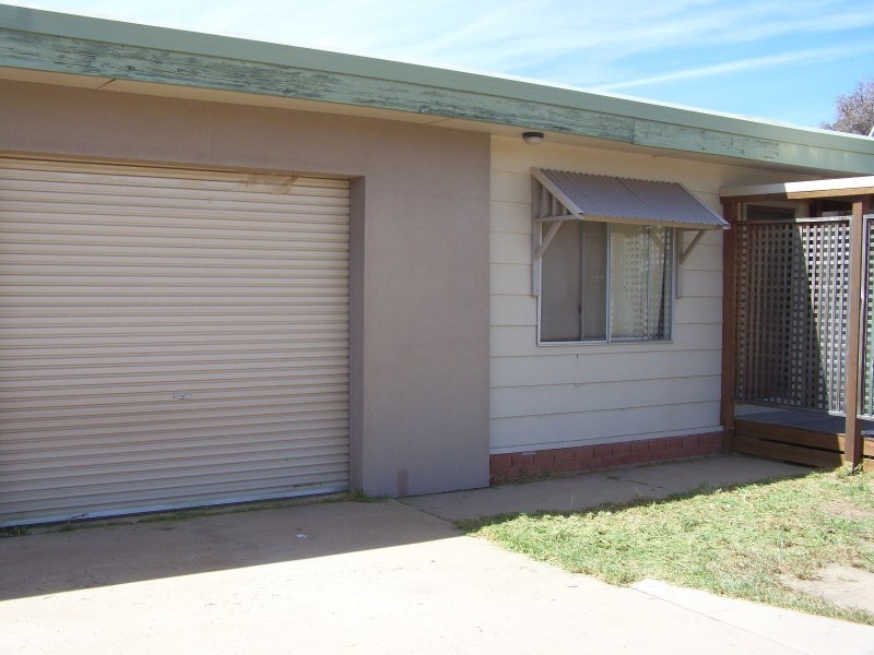 2/449 Cadell St, Hay NSW 2711