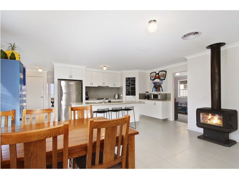 16 Hilltop Crescent, Heyfield VIC 3858