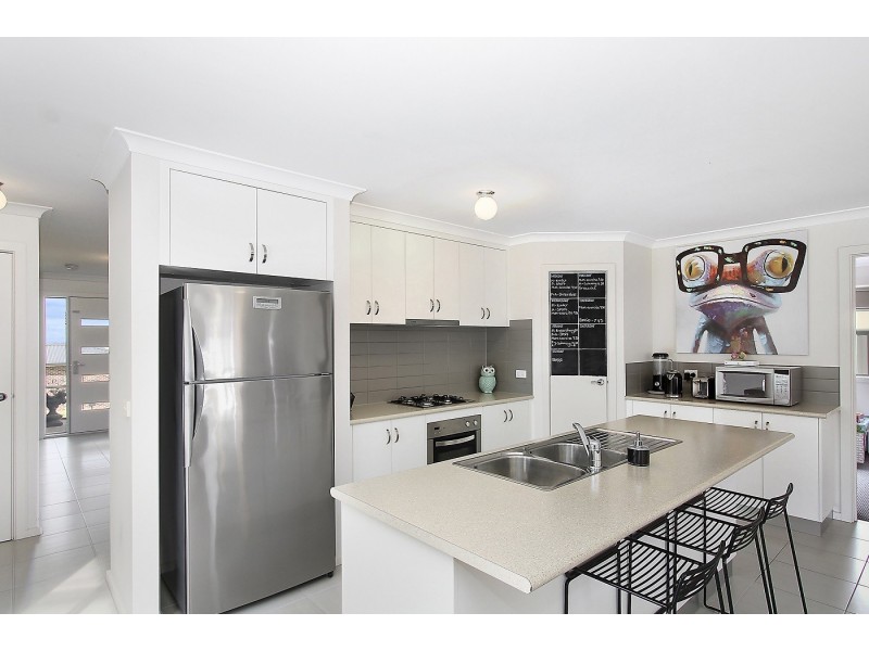 16 Hilltop Crescent, Heyfield VIC 3858