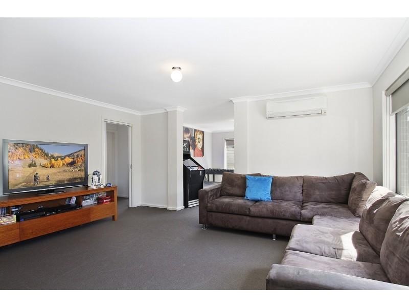 16 Hilltop Crescent, Heyfield VIC 3858