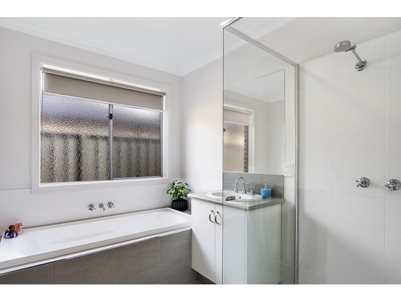16 Hilltop Crescent, Heyfield VIC 3858