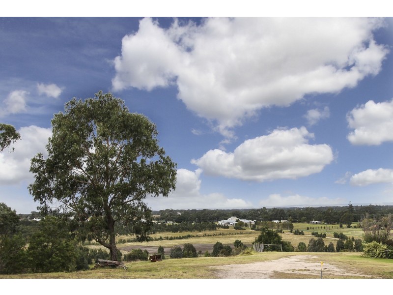16 Hilltop Crescent, Heyfield VIC 3858