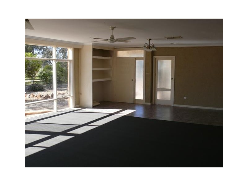 328 McKenzie Rd, Echuca VIC 3564