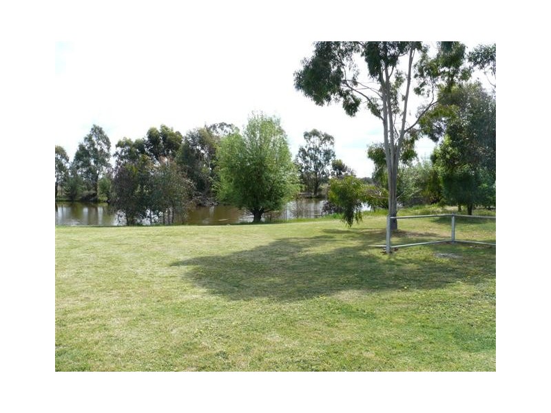 328 McKenzie Rd, Echuca VIC 3564