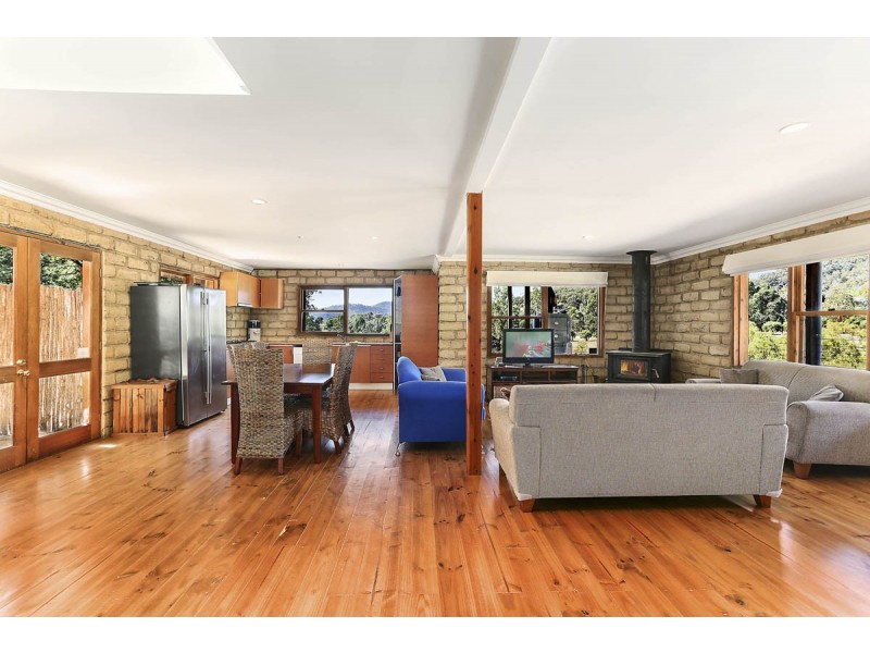 63 Alford Avenue, Eildon VIC 3713