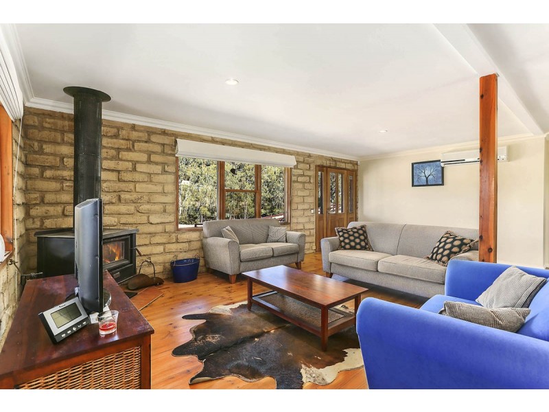 63 Alford Avenue, Eildon VIC 3713