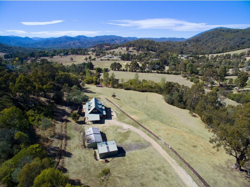 63 Alford Avenue, Eildon VIC 3713