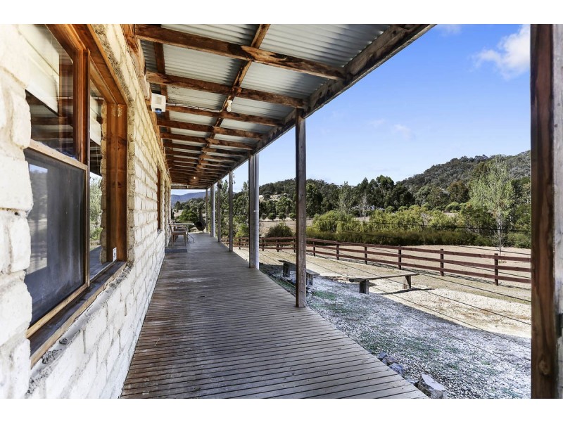 63 Alford Avenue, Eildon VIC 3713