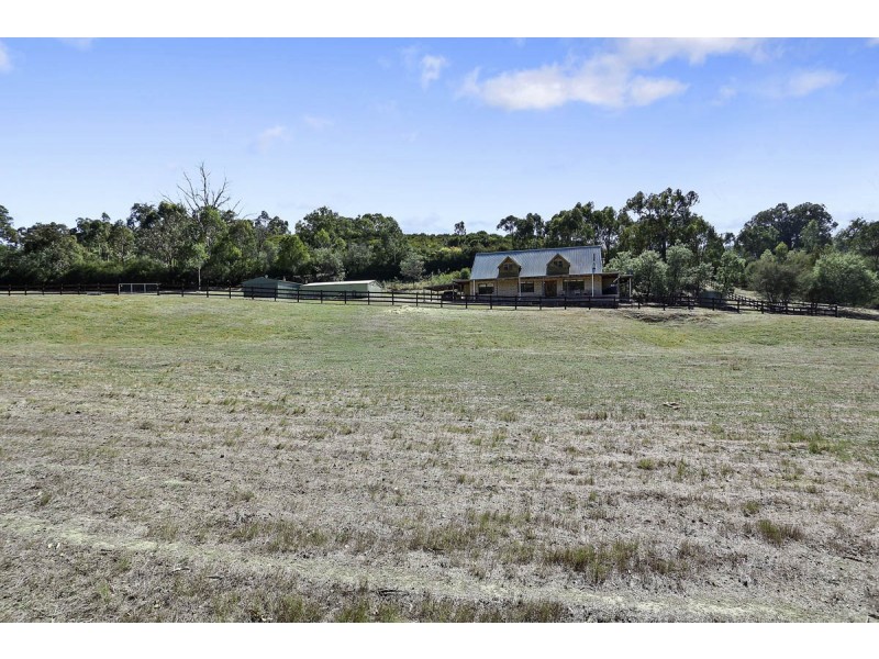 63 Alford Avenue, Eildon VIC 3713