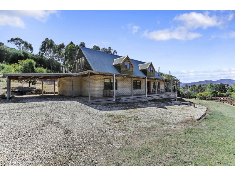 63 Alford Avenue, Eildon VIC 3713