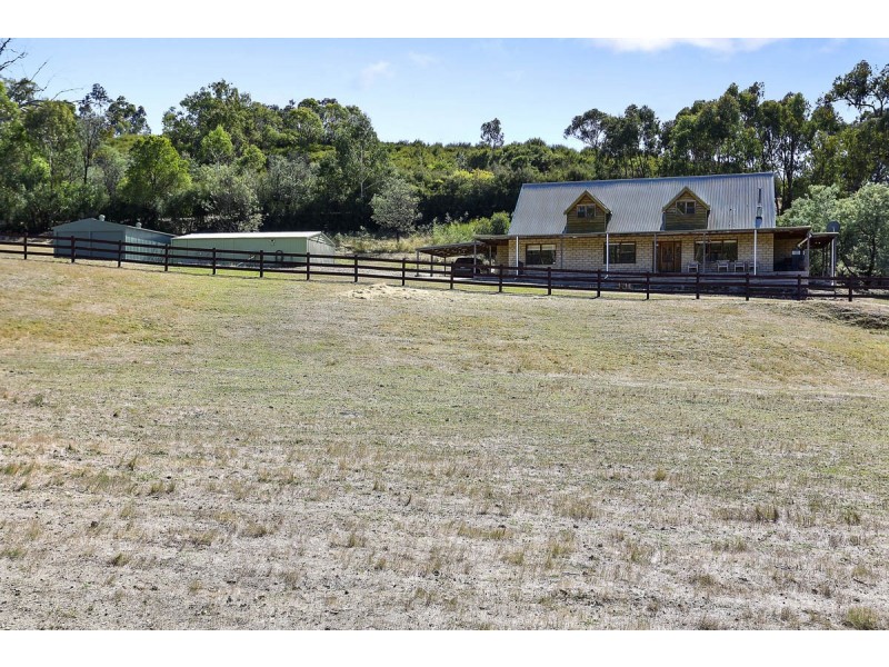 63 Alford Avenue, Eildon VIC 3713