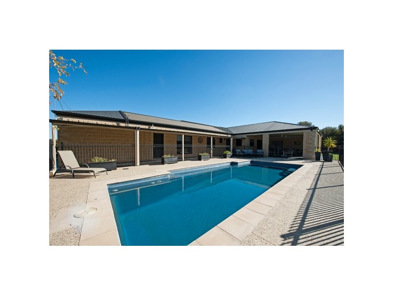 7 Charlie Gray Close, Swan Hill VIC 3585