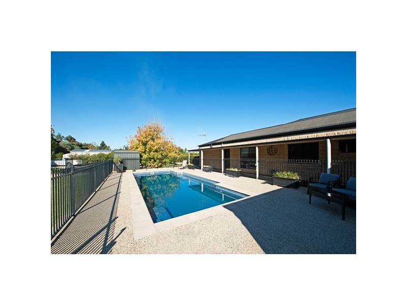 7 Charlie Gray Close, Swan Hill VIC 3585