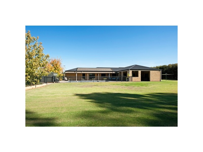 7 Charlie Gray Close, Swan Hill VIC 3585