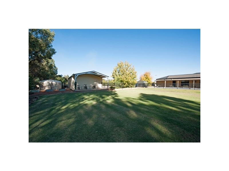 7 Charlie Gray Close, Swan Hill VIC 3585