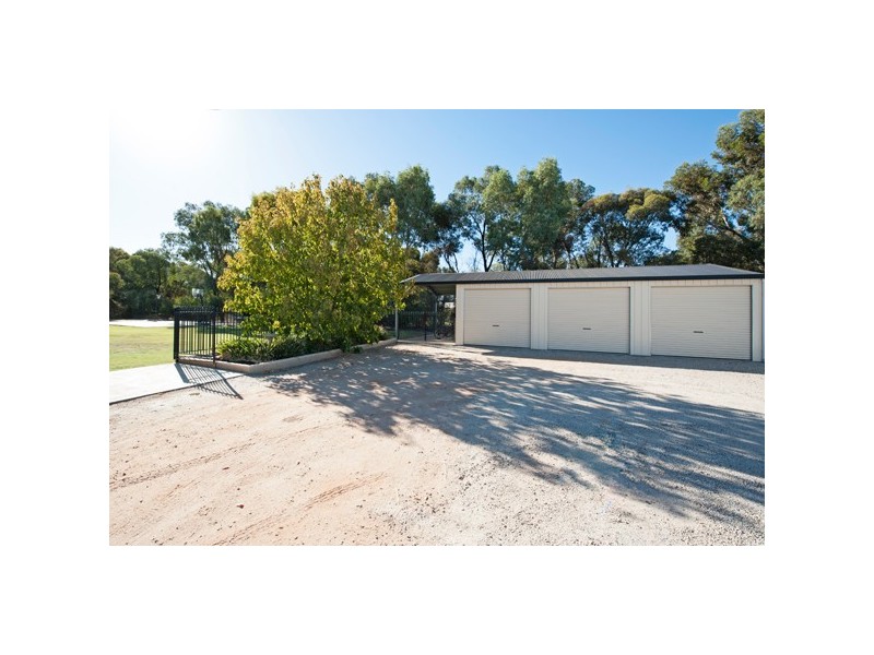 7 Charlie Gray Close, Swan Hill VIC 3585
