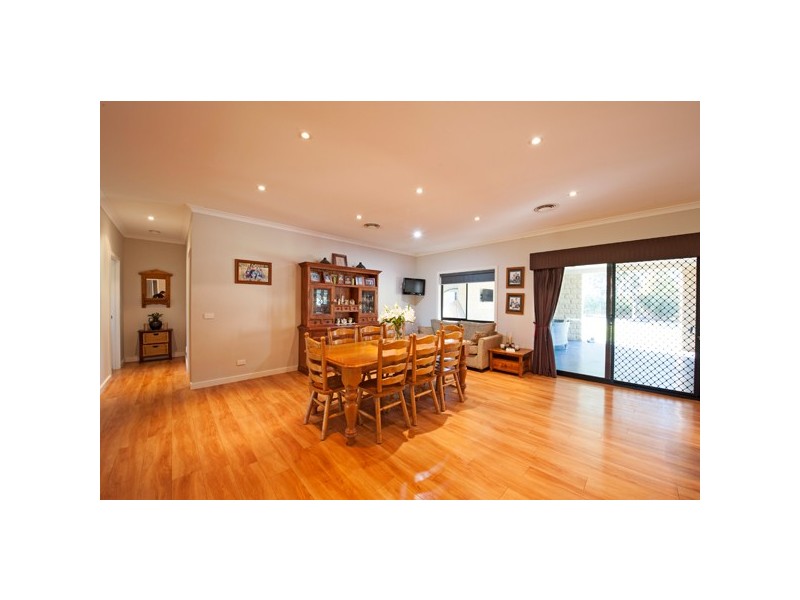 7 Charlie Gray Close, Swan Hill VIC 3585