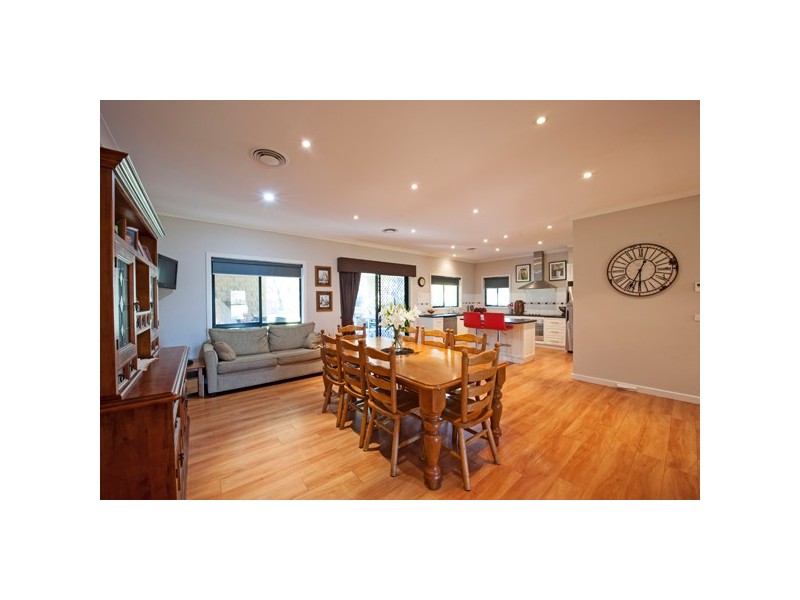 7 Charlie Gray Close, Swan Hill VIC 3585