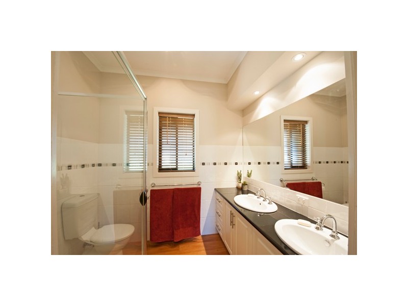 7 Charlie Gray Close, Swan Hill VIC 3585