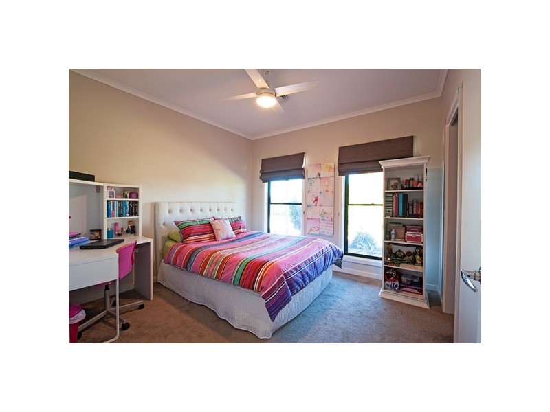 7 Charlie Gray Close, Swan Hill VIC 3585