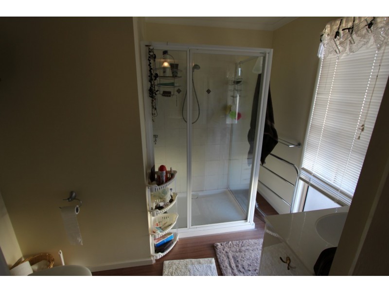 25 Shaw Ave, Eildon VIC 3713