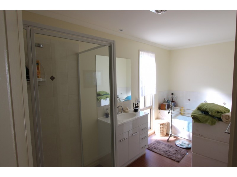 25 Shaw Ave, Eildon VIC 3713