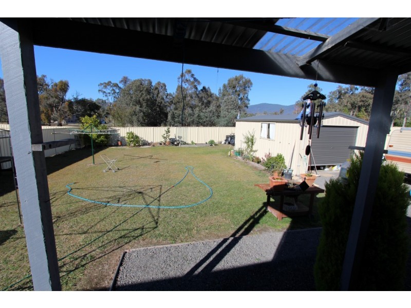 25 Shaw Ave, Eildon VIC 3713