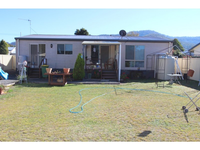 25 Shaw Ave, Eildon VIC 3713
