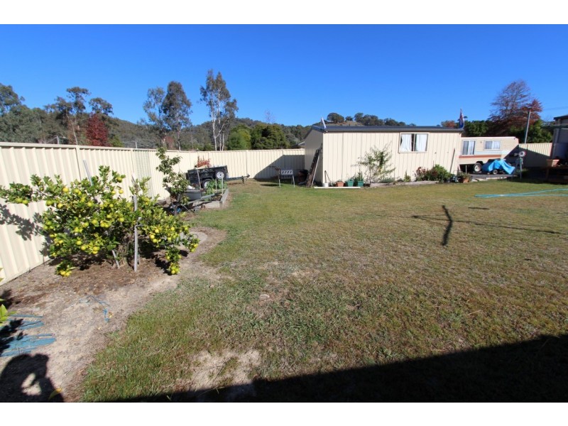25 Shaw Ave, Eildon VIC 3713